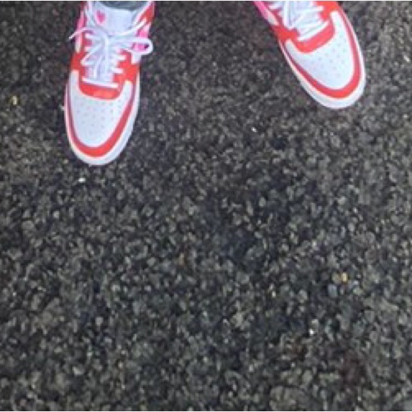 pink and white and red shoe - Picture 2 of 4